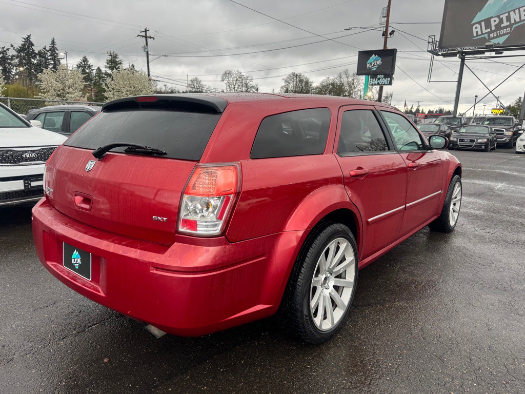 2005 Dodge Magnum Image 4