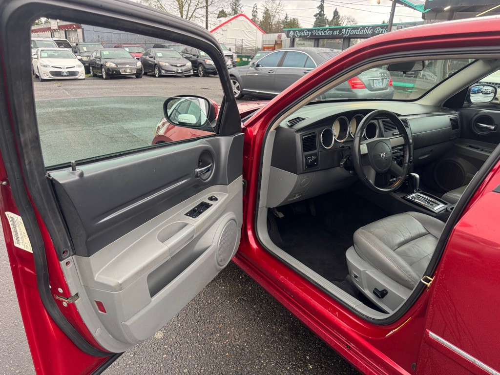 2005 Dodge Magnum Image 7