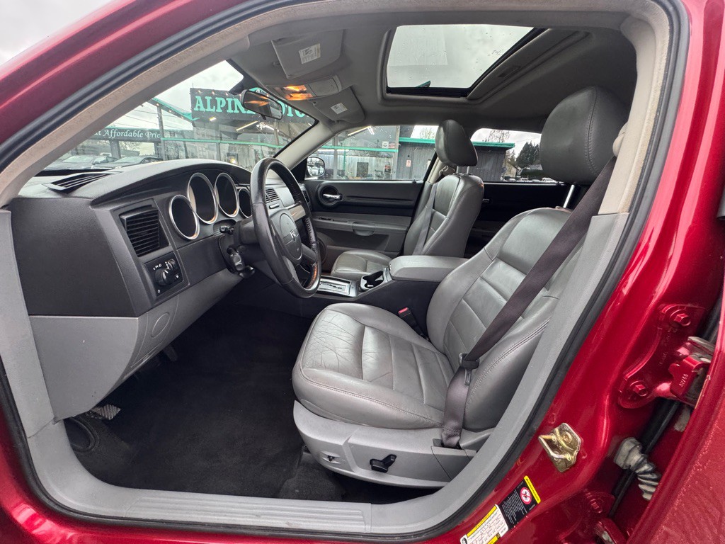 2005 Dodge Magnum Image 8