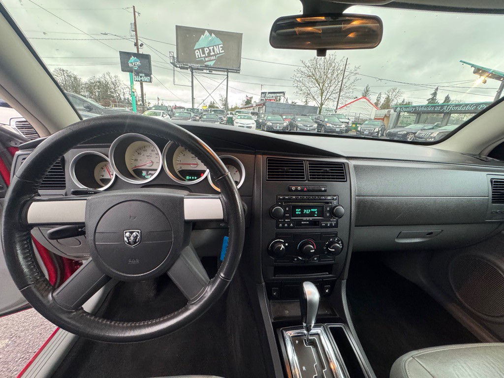 2005 Dodge Magnum Image 9