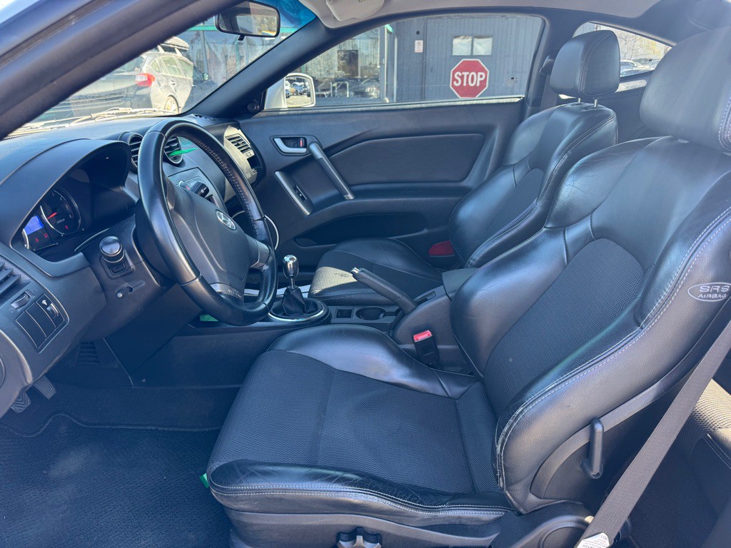 2007 Hyundai Tiburon Image 11