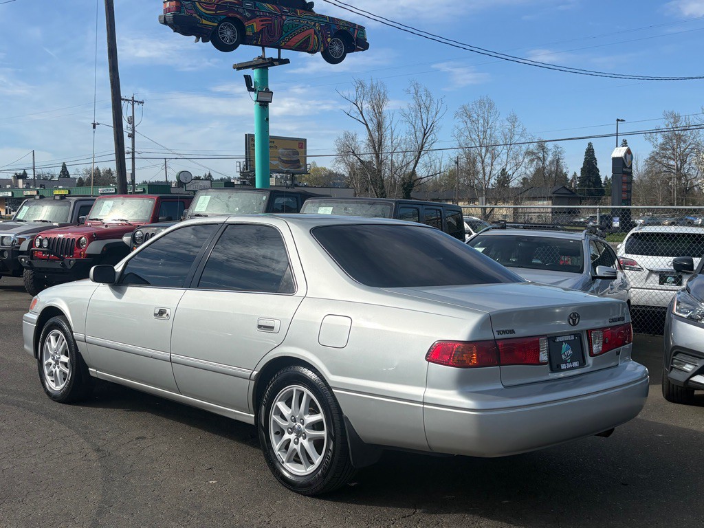 2000 Toyota Camry Image 2