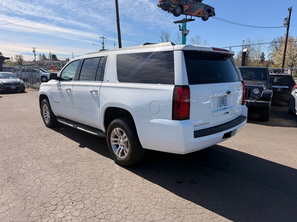 2017 Chevrolet Suburban Image 4