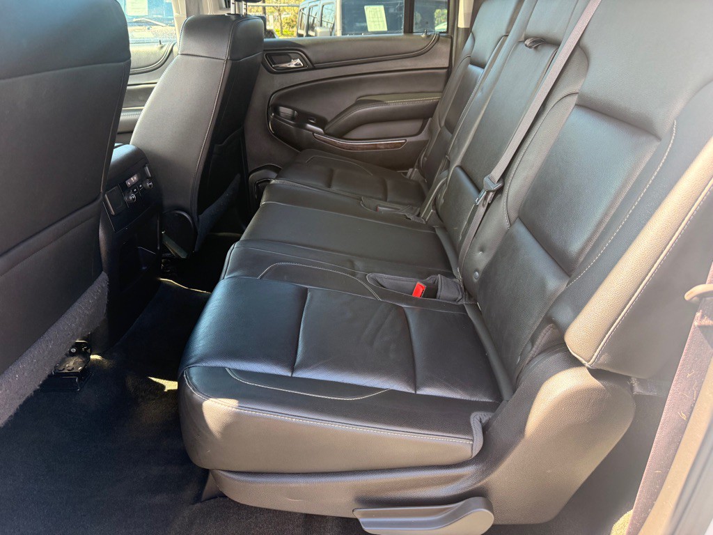 2017 Chevrolet Suburban Image 11