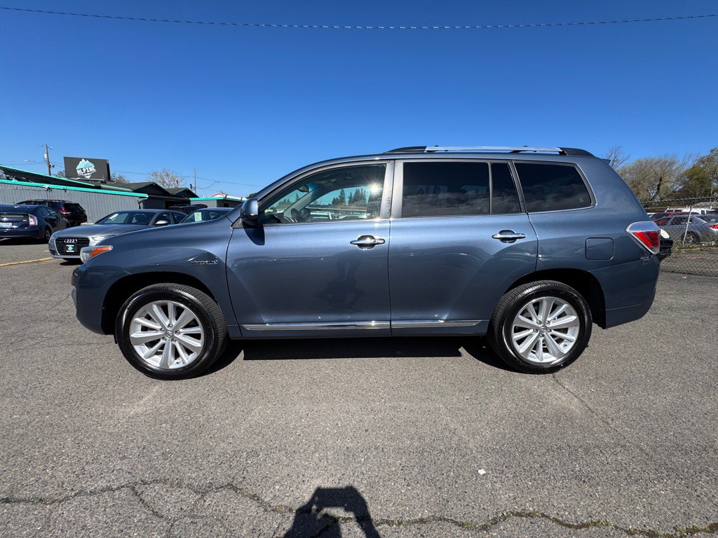2011 Toyota Highlander Image 2