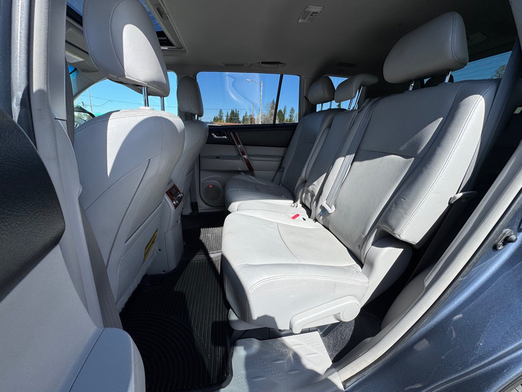 2011 Toyota Highlander Image 10
