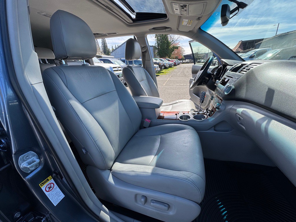 2011 Toyota Highlander Image 11