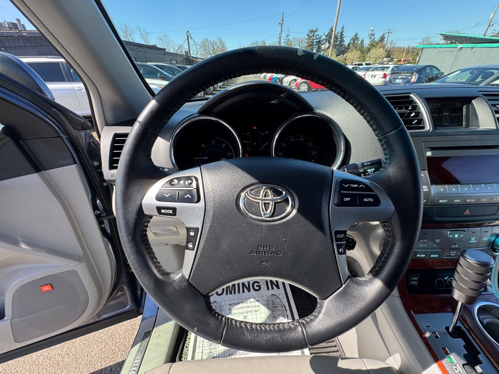 2011 Toyota Highlander Image 16