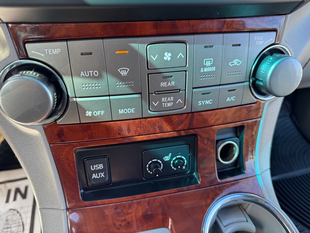 2011 Toyota Highlander Image 19