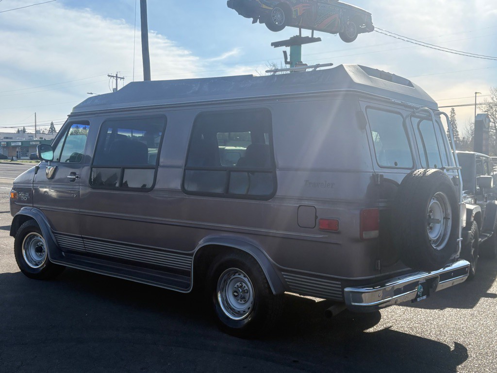 1994 Chevrolet G20 Image 2