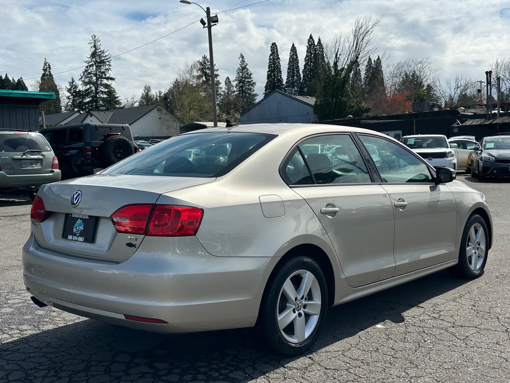 2012 Volkswagen Jetta Image 4