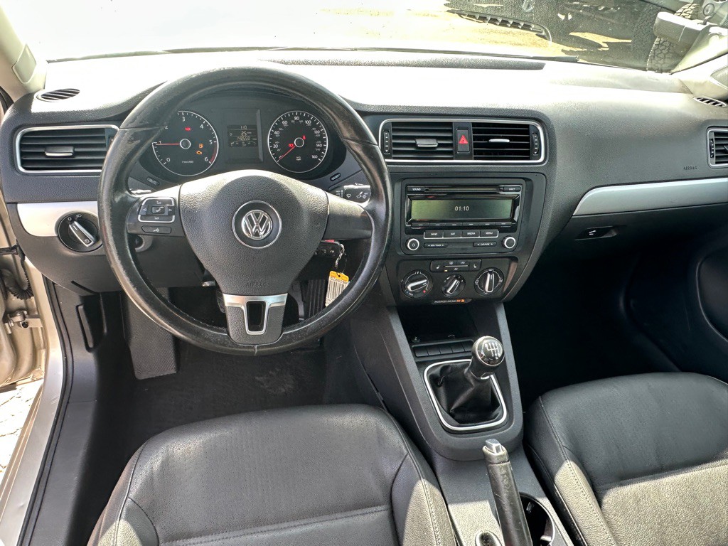 2012 Volkswagen Jetta Image 9