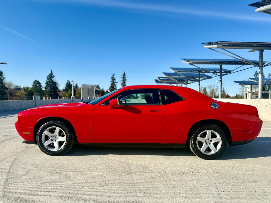 2010 Dodge Challenger Image 2