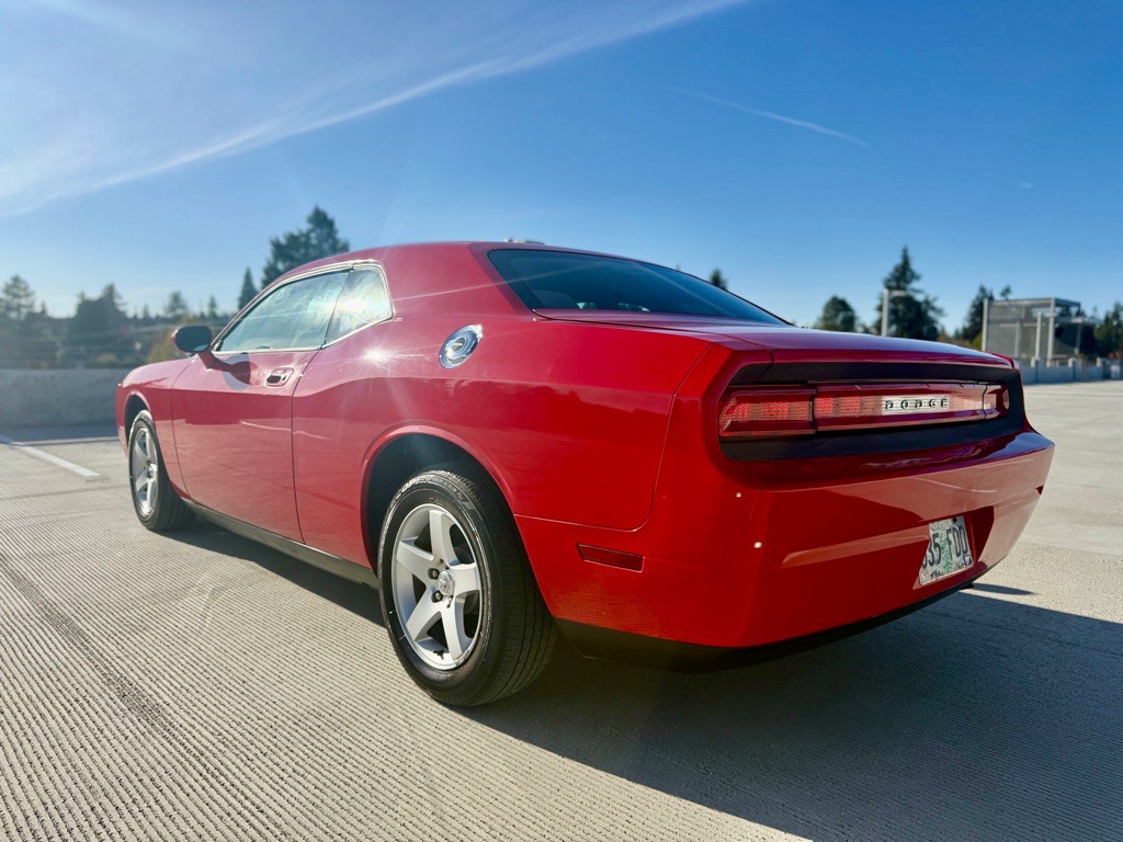 2010 Dodge Challenger Image 3