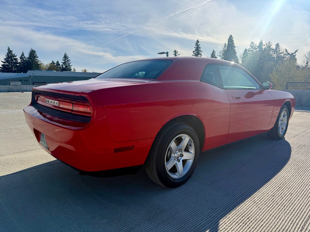 2010 Dodge Challenger Image 5