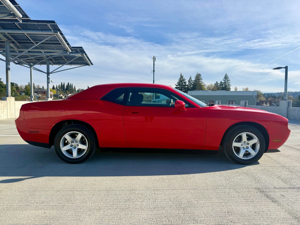 2010 Dodge Challenger Image 6