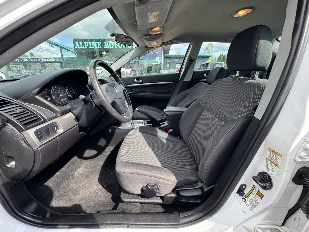 2012 Mitsubishi Galant Image 7