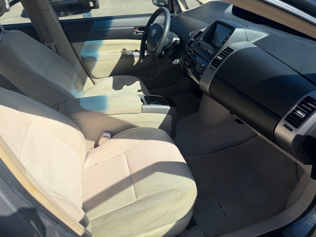 2004 Toyota Prius Image 12