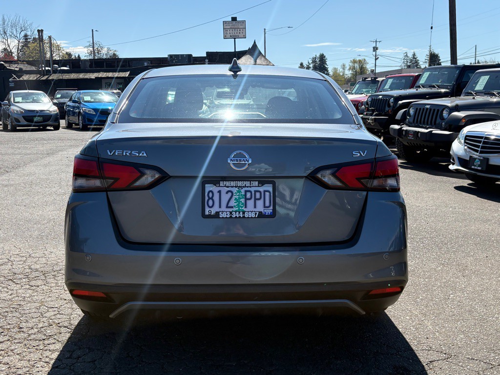 2020 Nissan Versa Image 3