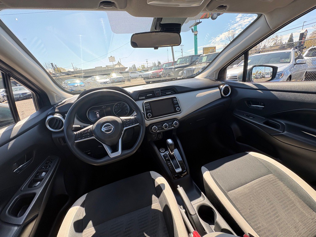 2020 Nissan Versa Image 9