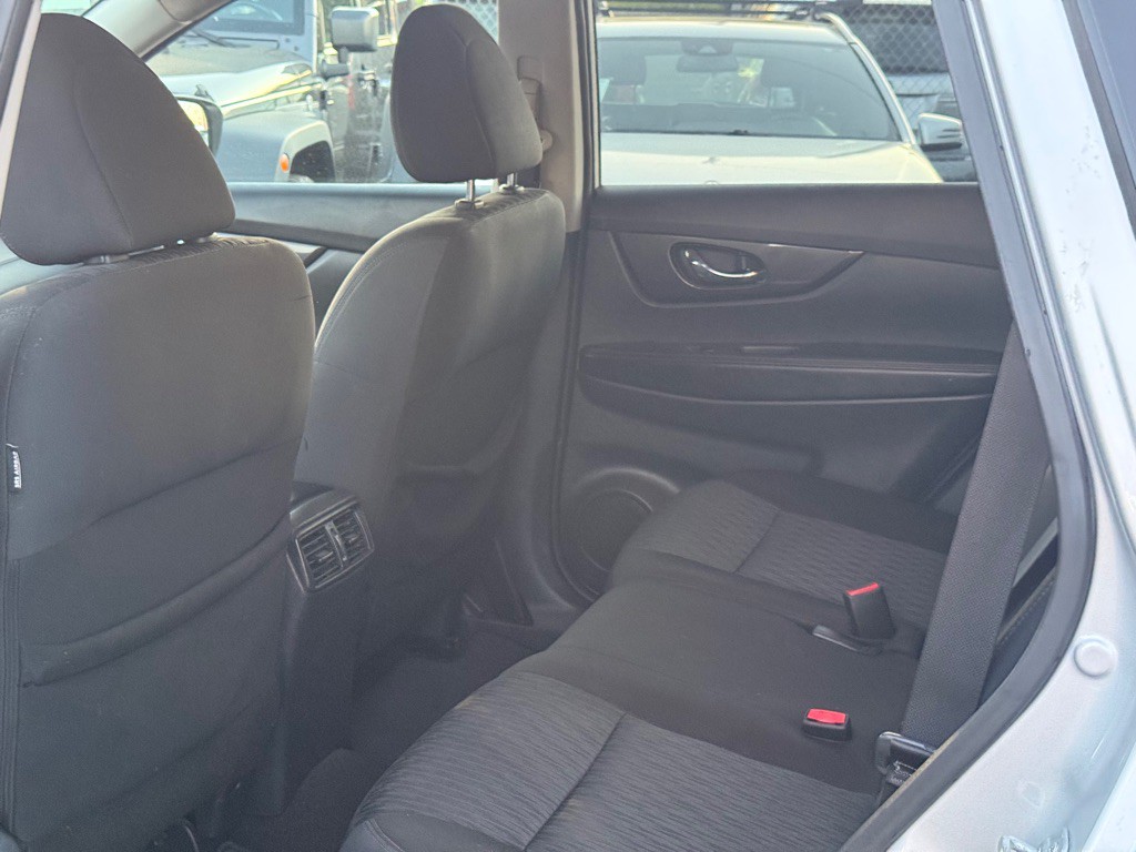 2018 Nissan Rogue Image 6
