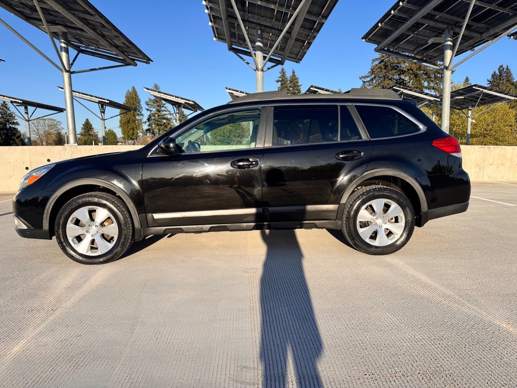 2010 Subaru Outback Image 2