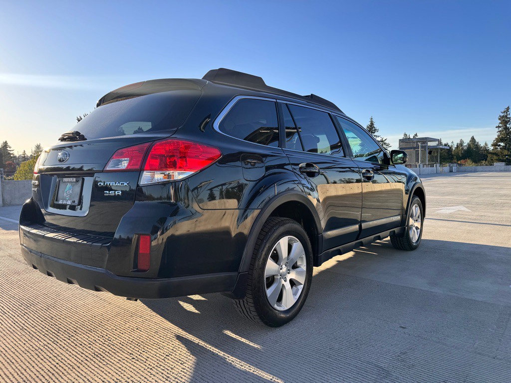 2010 Subaru Outback Image 5