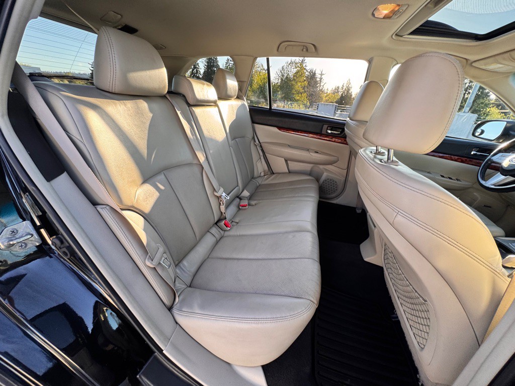 2010 Subaru Outback Image 11