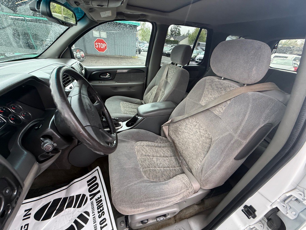 2002 GMC Envoy Image 9