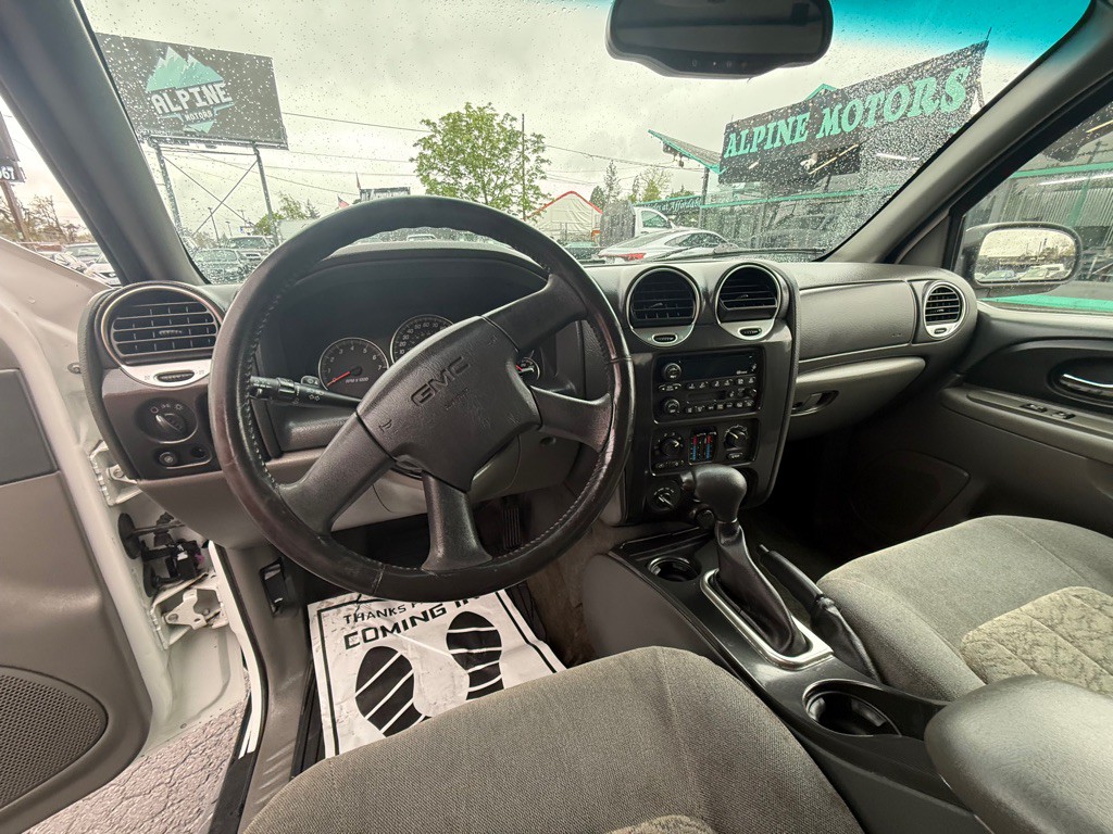 2002 GMC Envoy Image 10