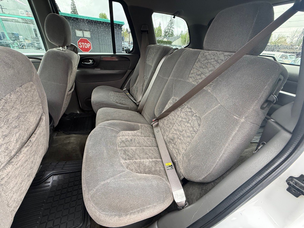 2002 GMC Envoy Image 11