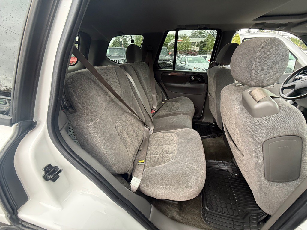 2002 GMC Envoy Image 13