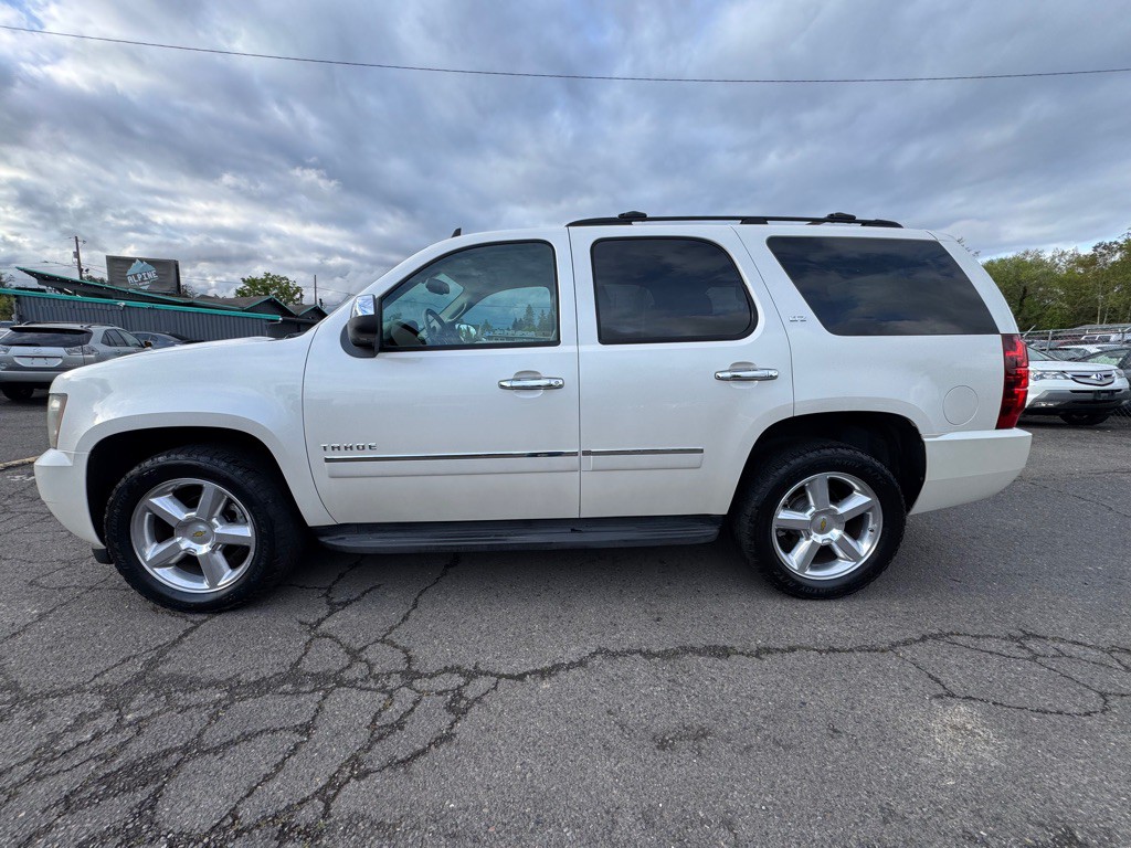 2010 Chevrolet Tahoe Image 2