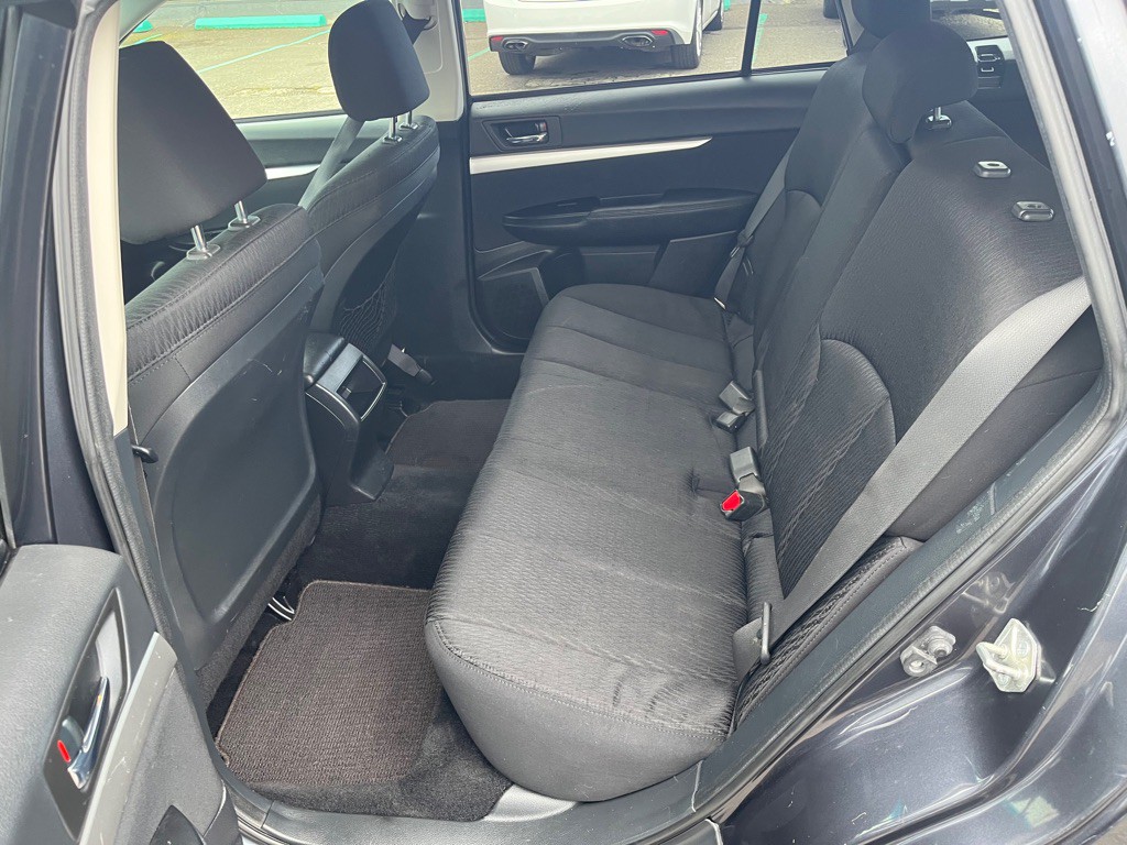 2010 Subaru Outback Image 10