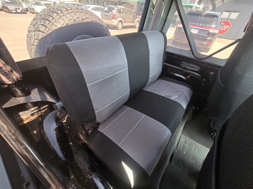 1999 Jeep Wrangler Image 14