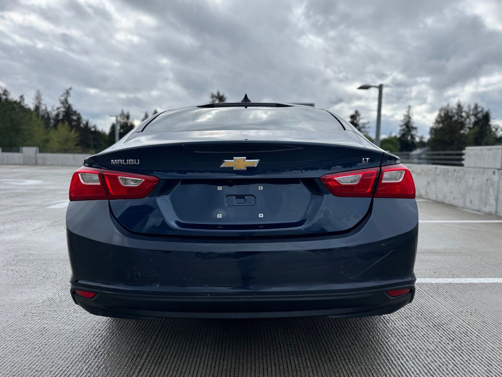2016 Chevrolet Malibu Image 3