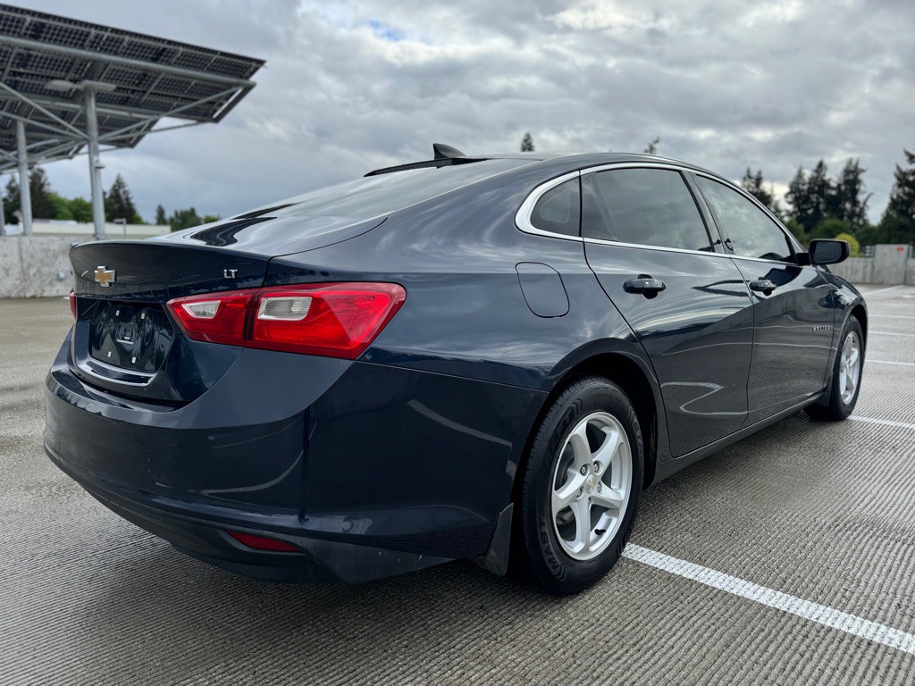 2016 Chevrolet Malibu Image 4