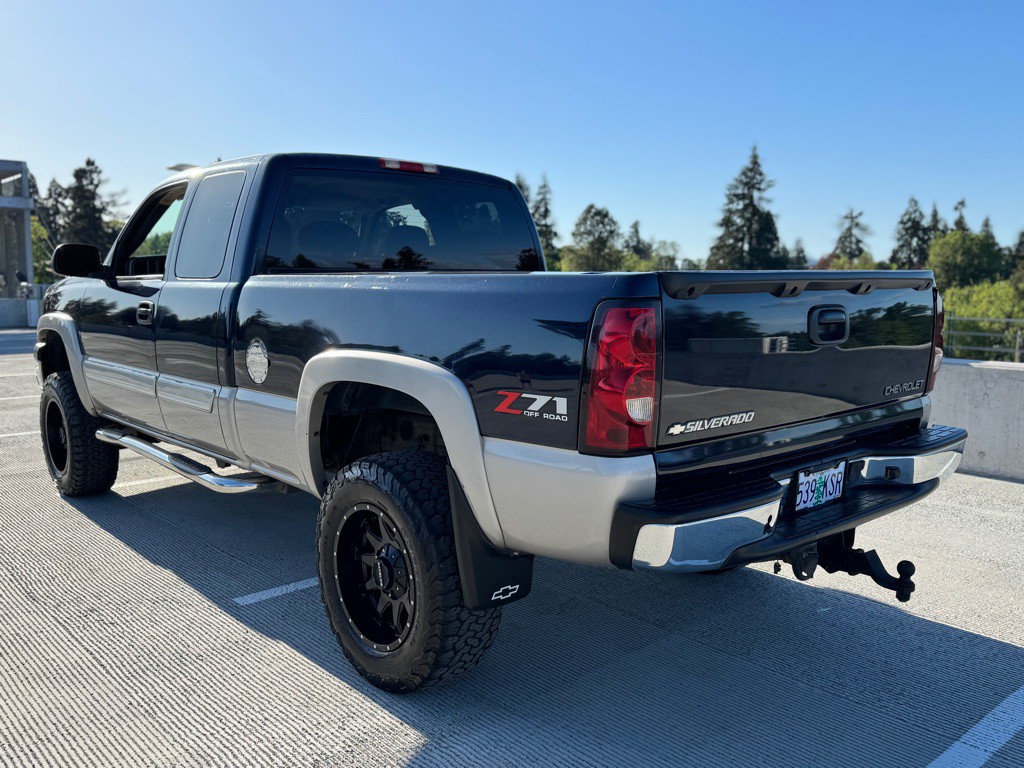 2005 Chevrolet Silverado 1500 Image 2