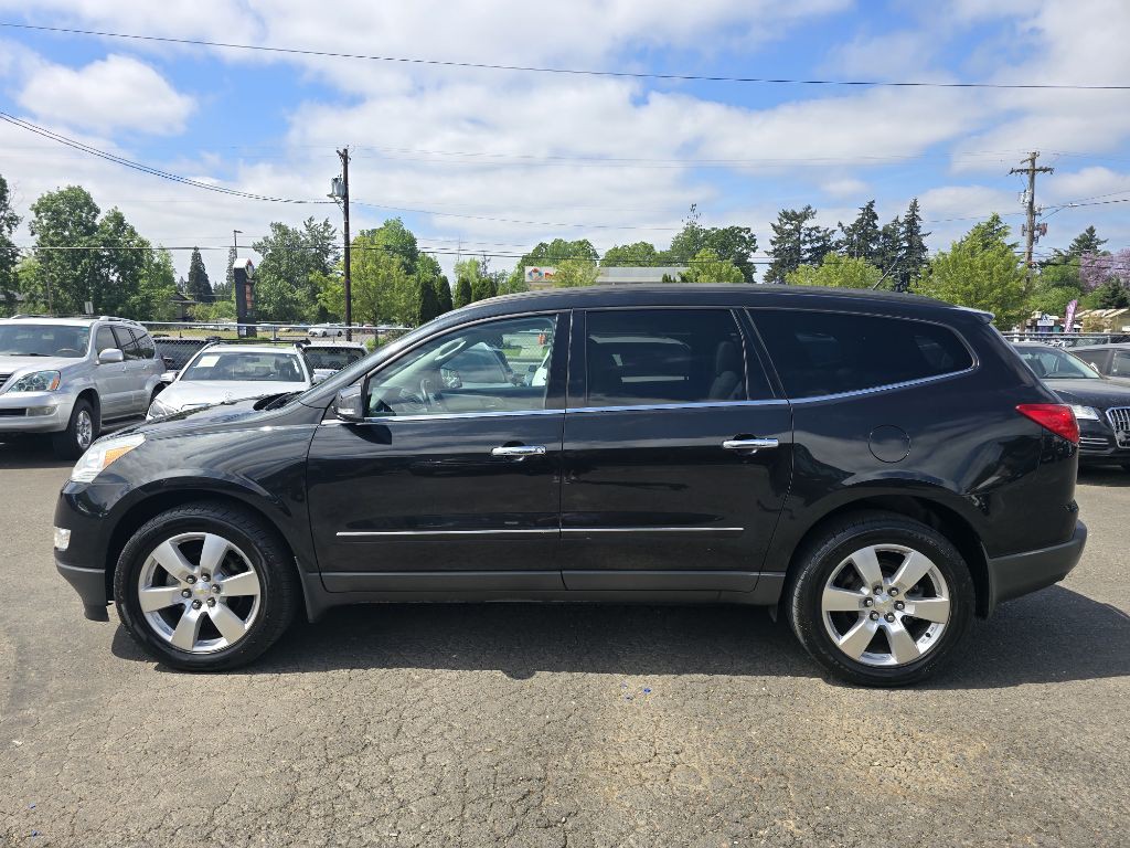 2011 Chevrolet Traverse Image 2