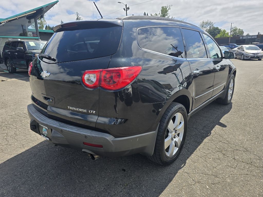 2011 Chevrolet Traverse Image 5