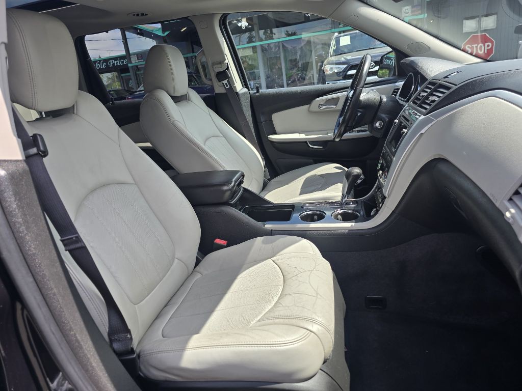 2011 Chevrolet Traverse Image 11