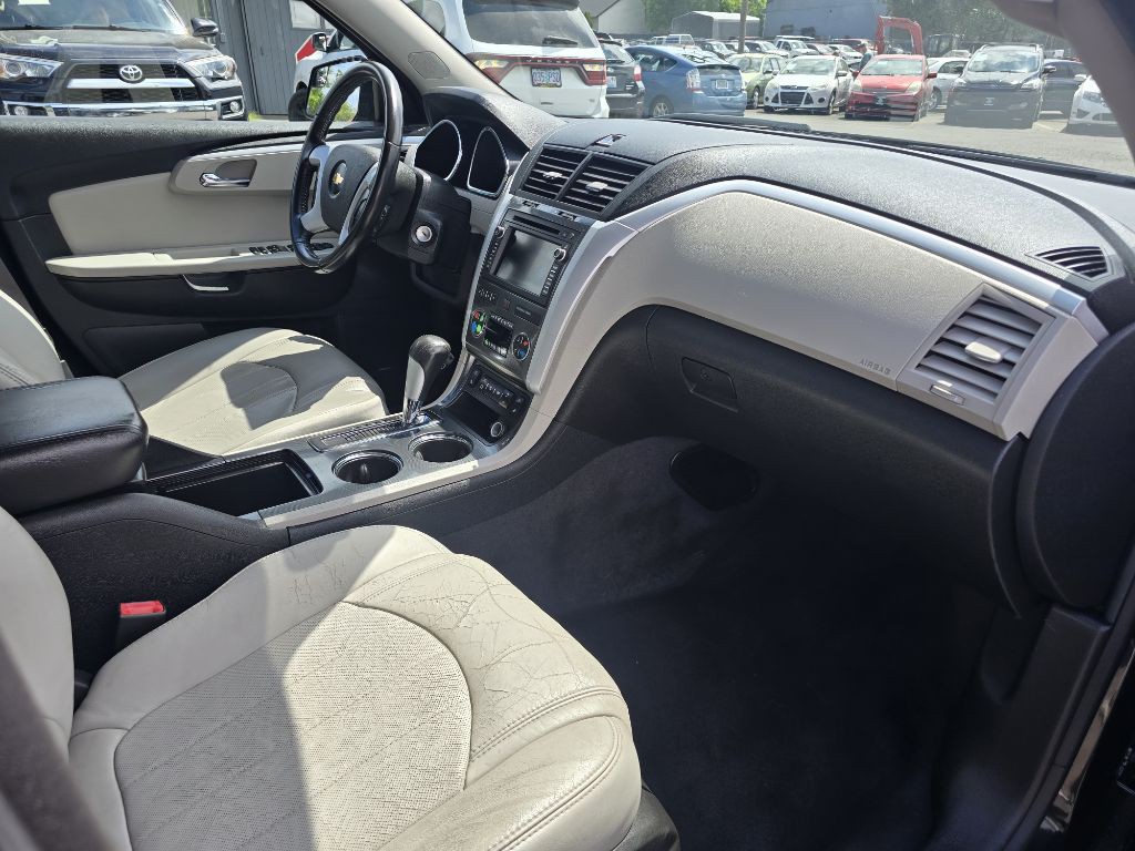 2011 Chevrolet Traverse Image 12