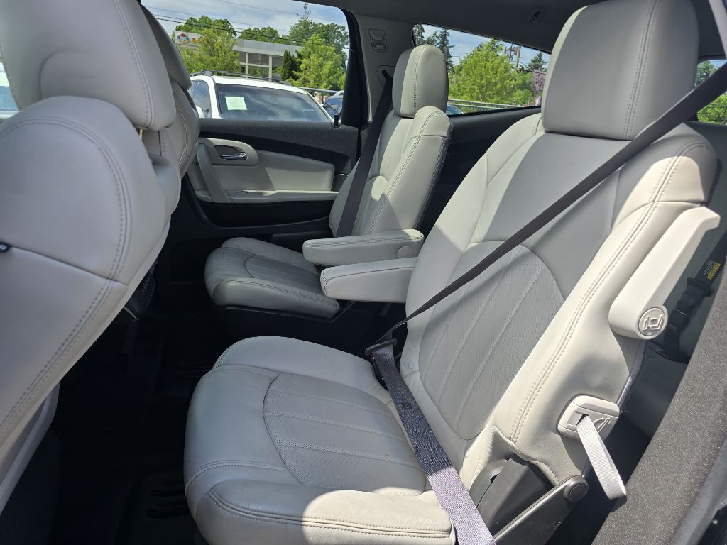 2011 Chevrolet Traverse Image 13
