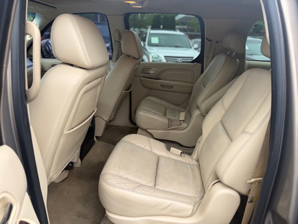 2007 Cadillac Escalade Image 9