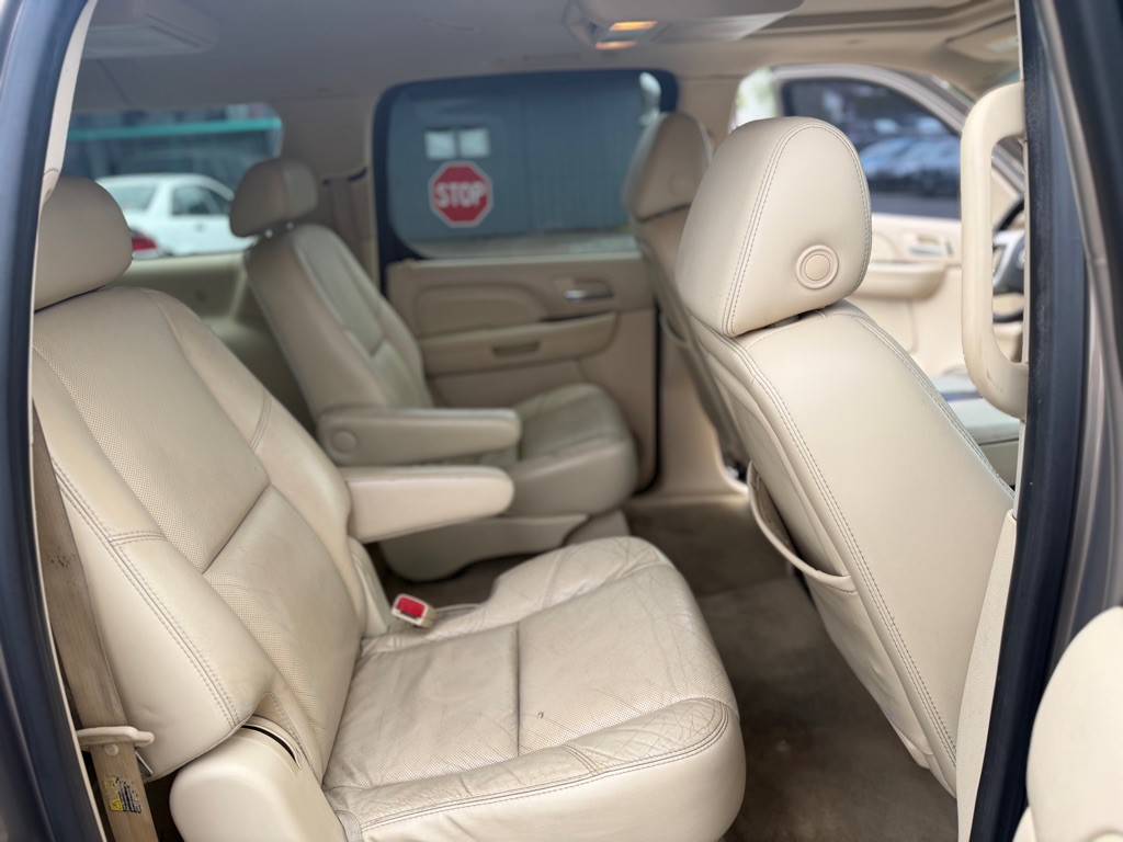 2007 Cadillac Escalade Image 14
