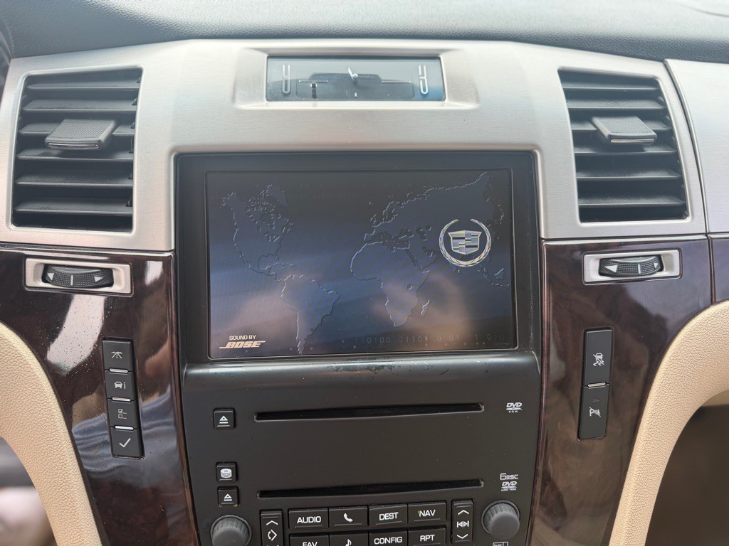2007 Cadillac Escalade Image 16