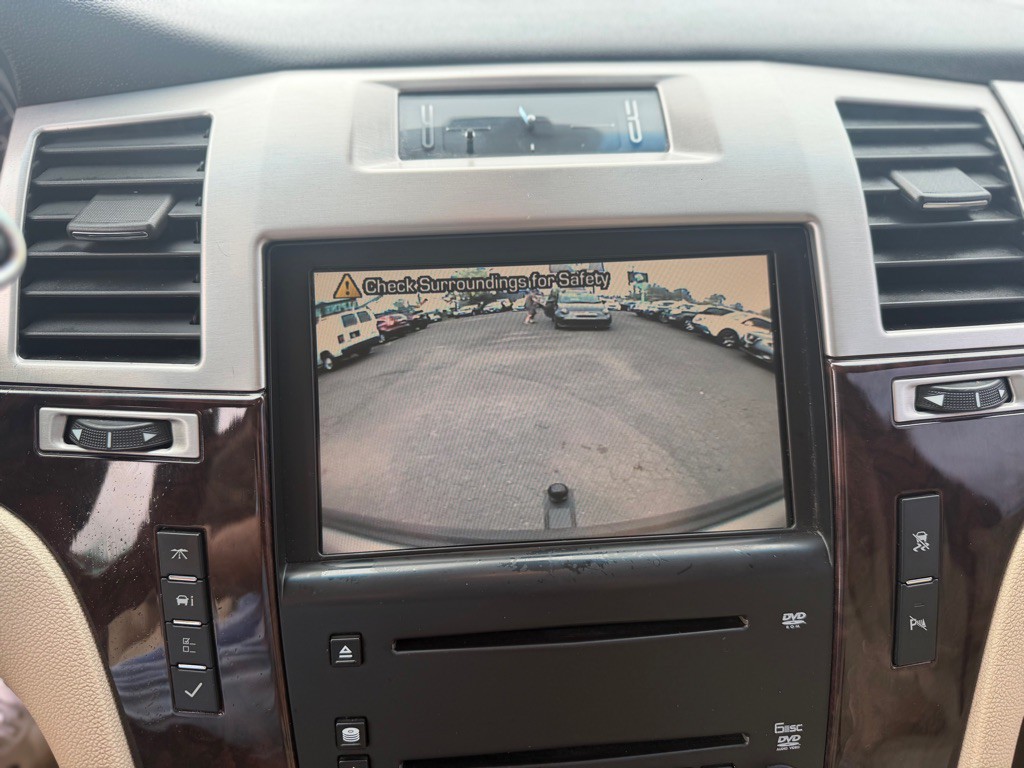 2007 Cadillac Escalade Image 17