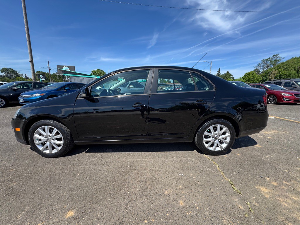 2010 Volkswagen Jetta Image 2