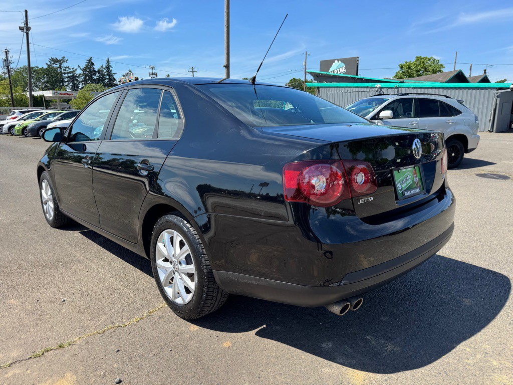 2010 Volkswagen Jetta Image 3