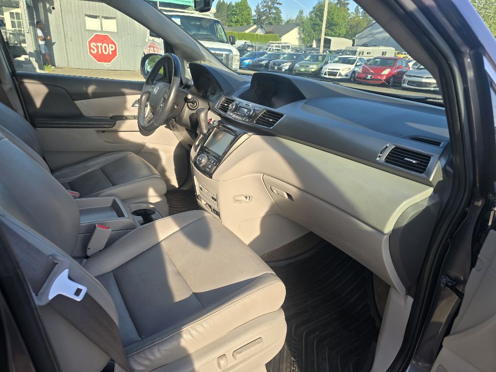 2015 Honda Odyssey Image 12